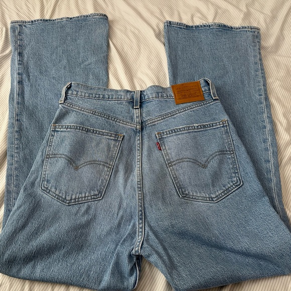 Levi’s Flare Jean - Picture 3 of 11